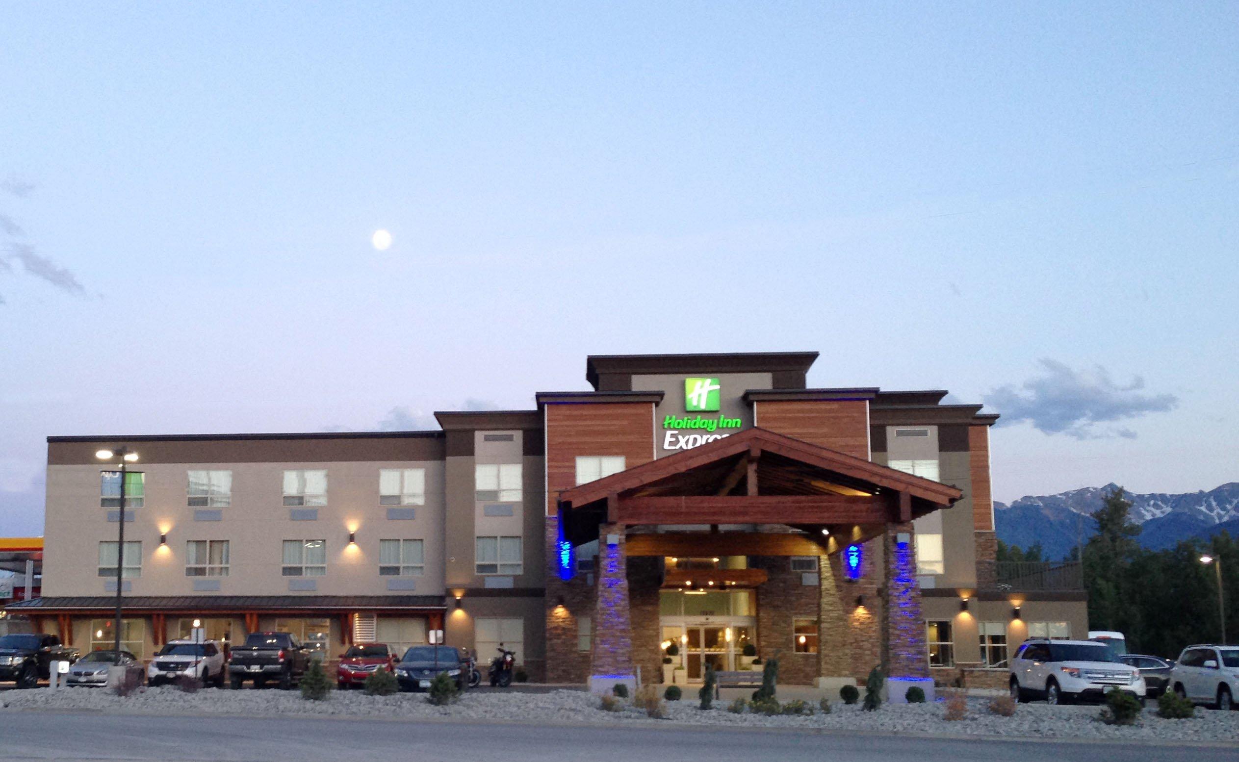 Holiday Inn Express Golden-Kicking Horse By Ihg Exteriér fotografie
