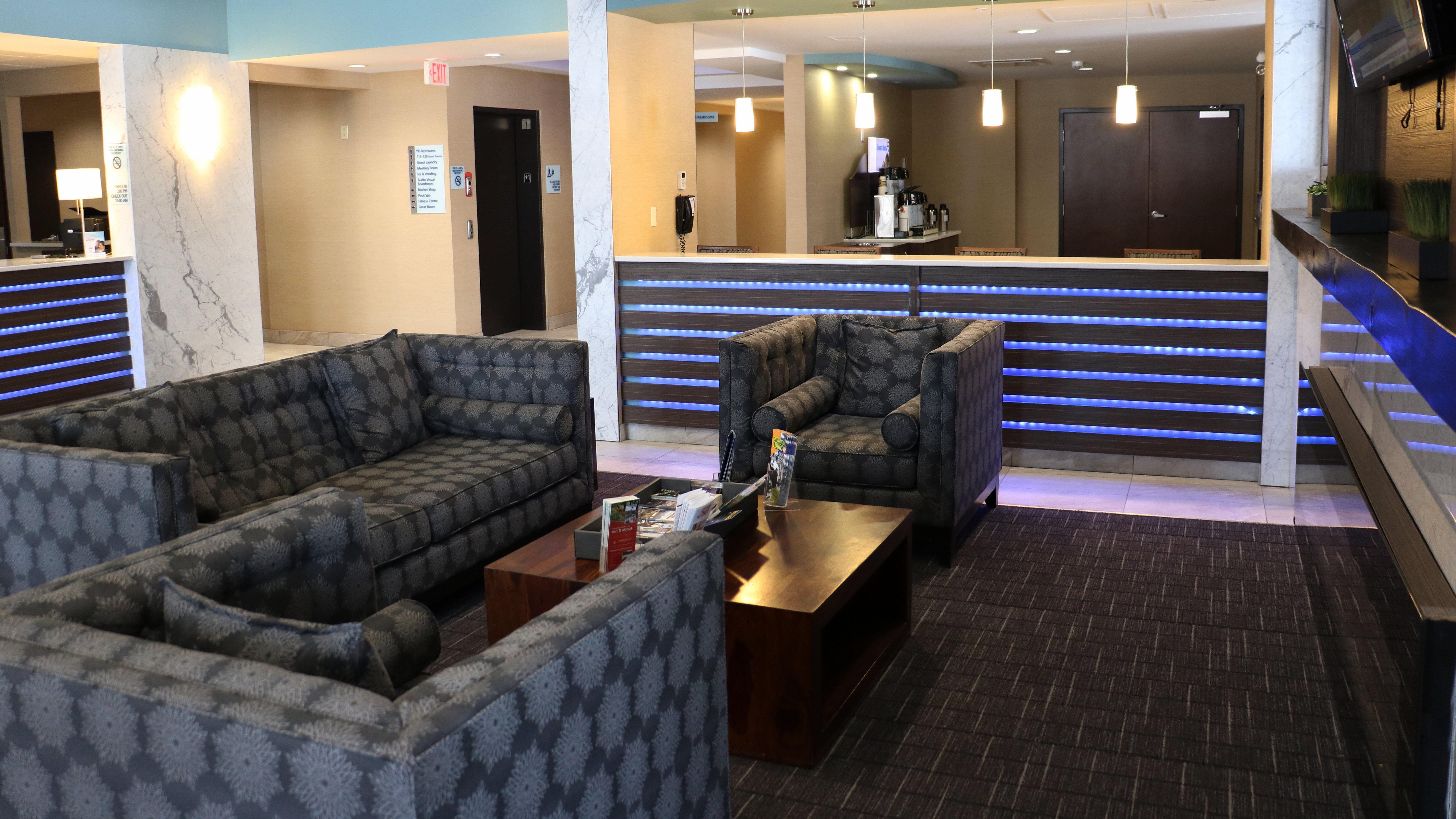 Holiday Inn Express Golden-Kicking Horse By Ihg Exteriér fotografie