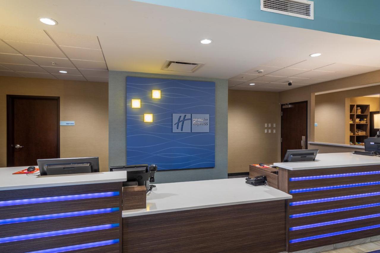Holiday Inn Express Golden-Kicking Horse By Ihg Exteriér fotografie