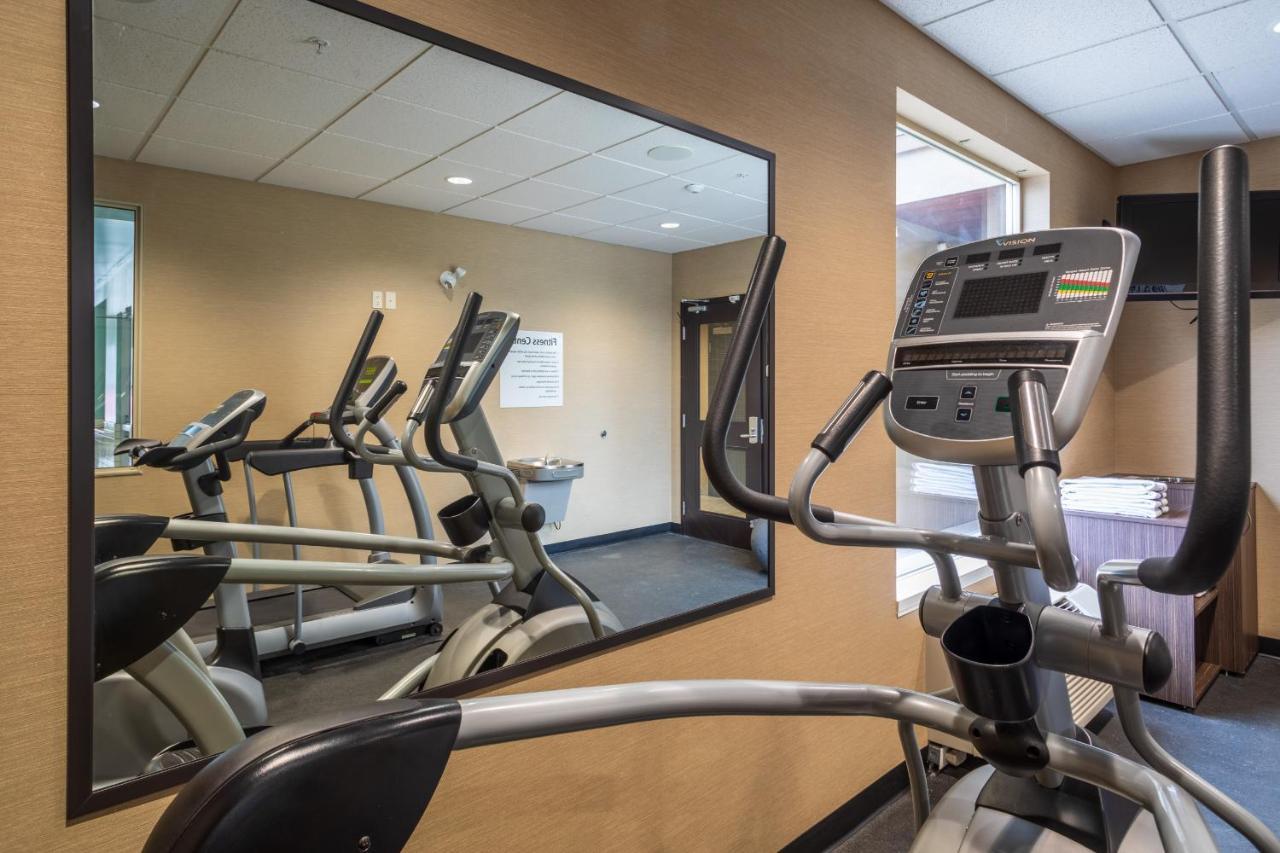 Holiday Inn Express Golden-Kicking Horse By Ihg Exteriér fotografie