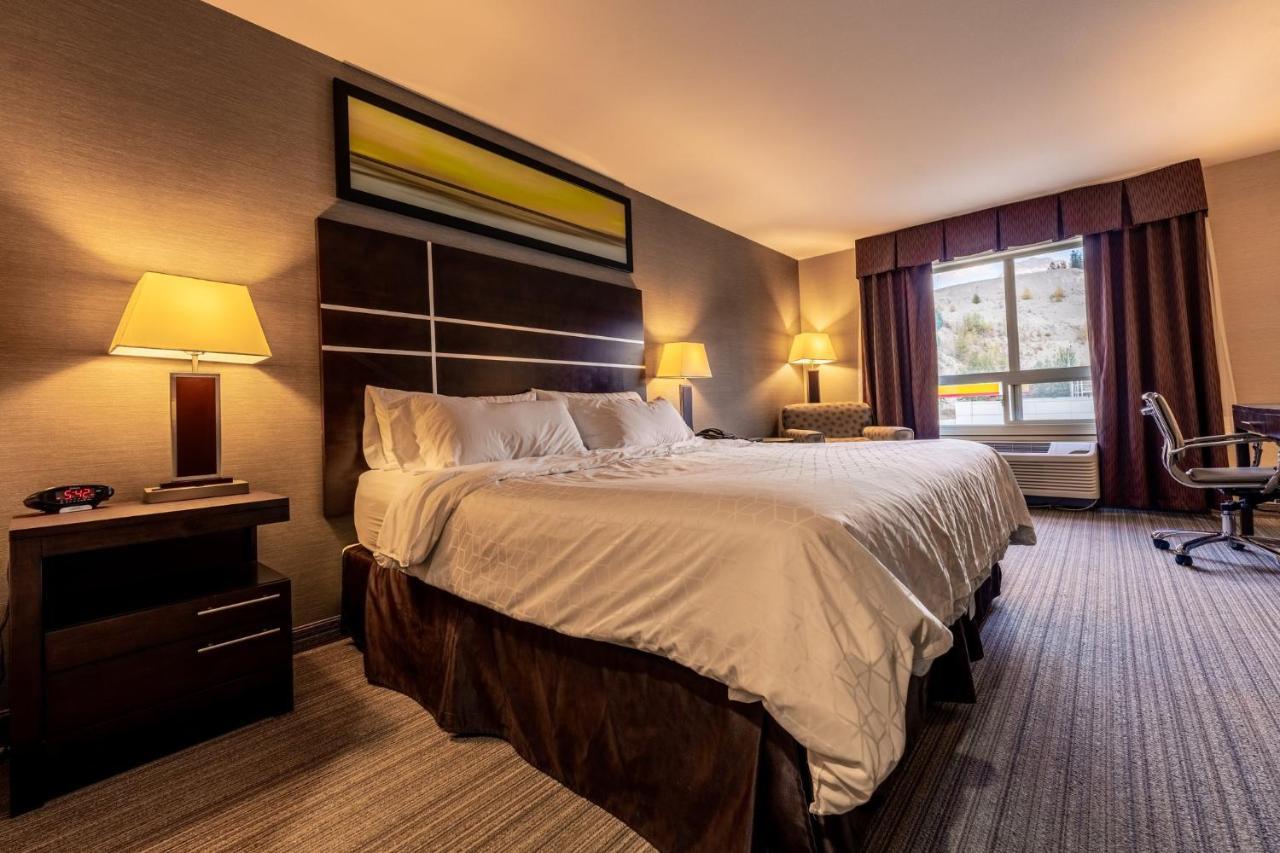 Holiday Inn Express Golden-Kicking Horse By Ihg Exteriér fotografie