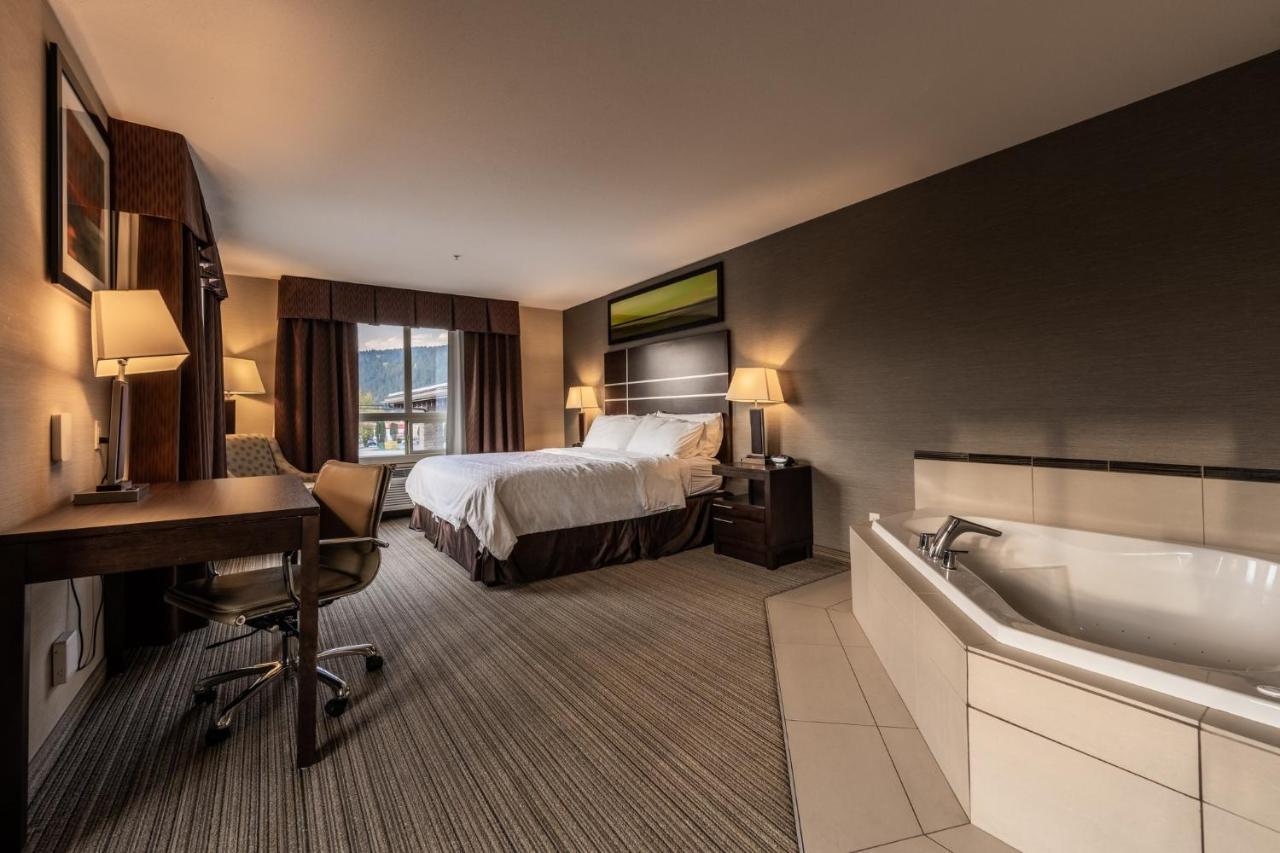 Holiday Inn Express Golden-Kicking Horse By Ihg Exteriér fotografie