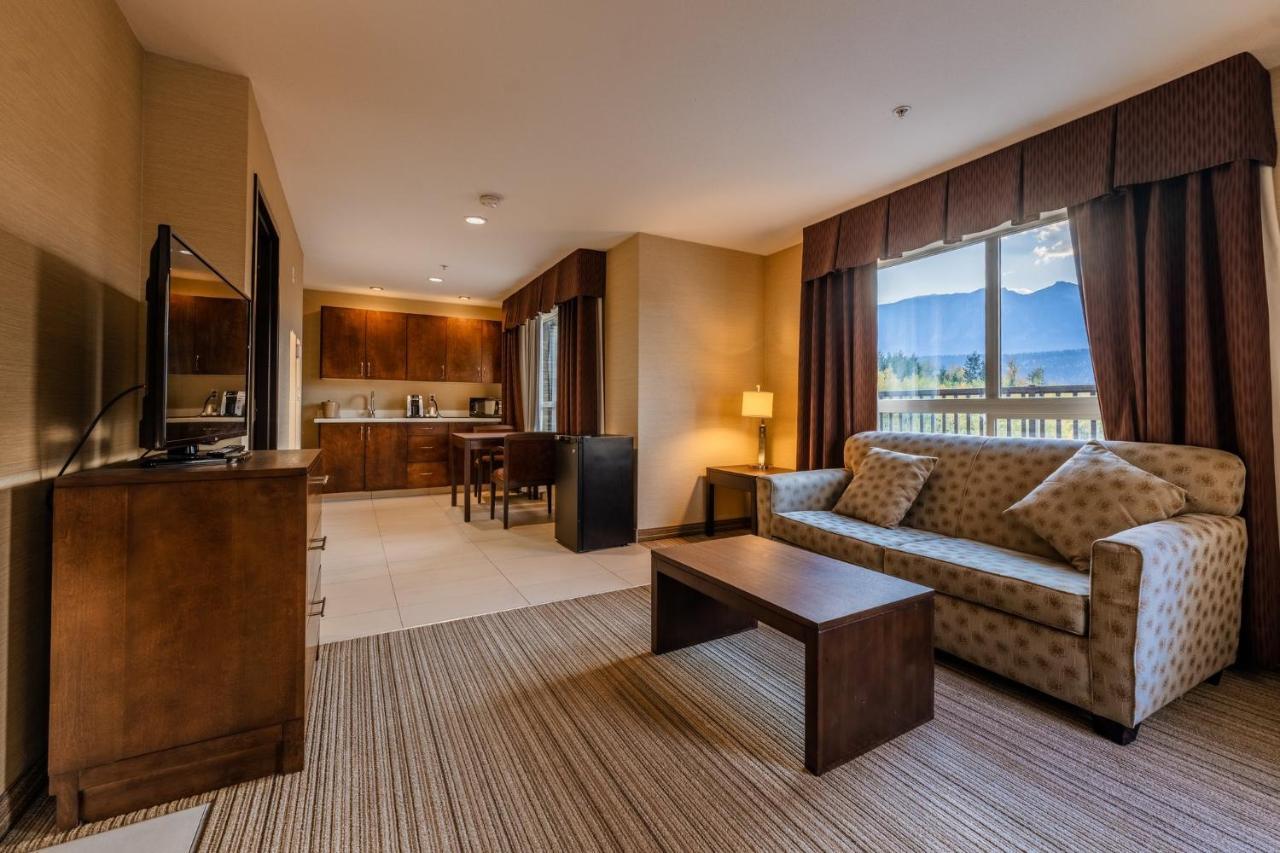 Holiday Inn Express Golden-Kicking Horse By Ihg Exteriér fotografie