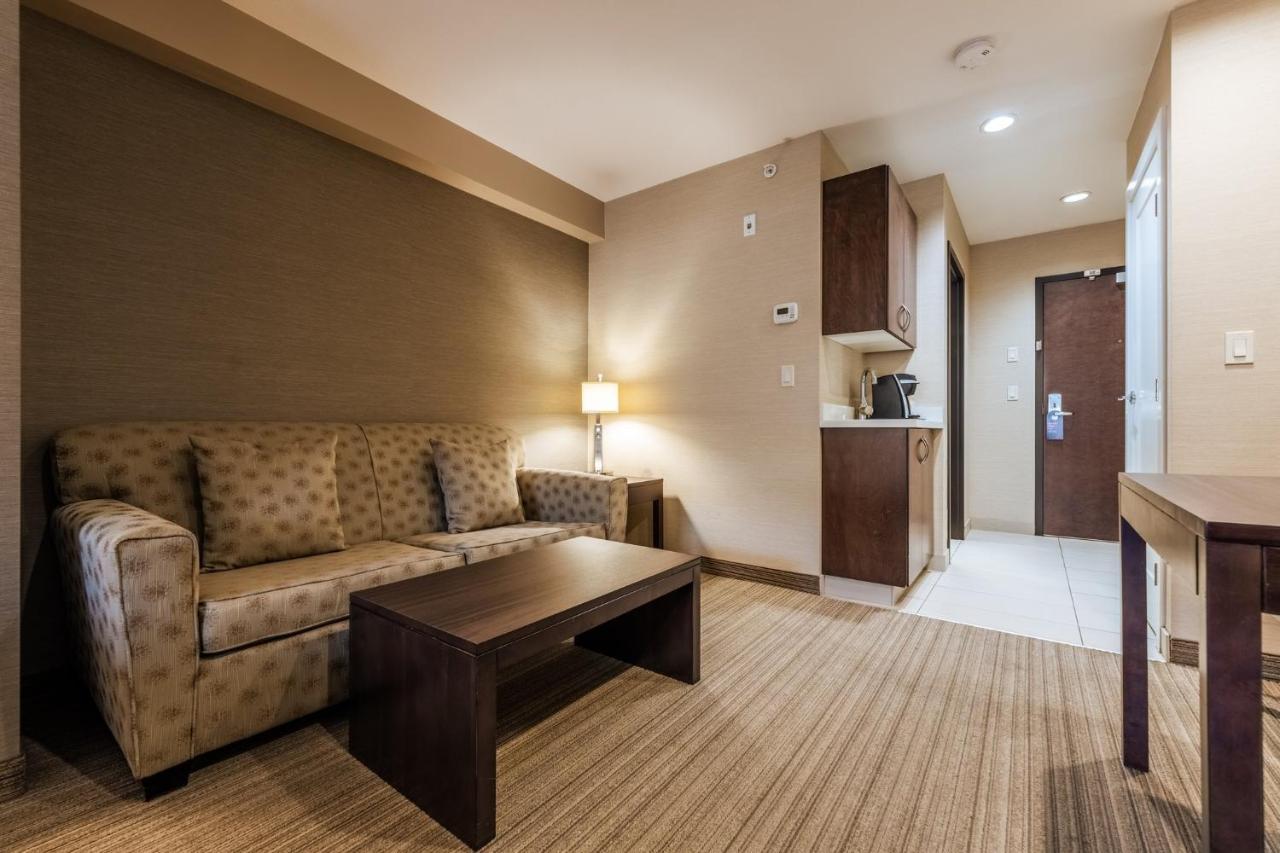 Holiday Inn Express Golden-Kicking Horse By Ihg Exteriér fotografie