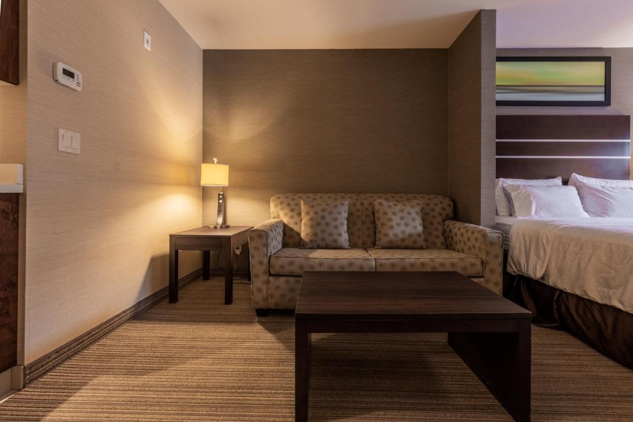 Holiday Inn Express Golden-Kicking Horse By Ihg Exteriér fotografie