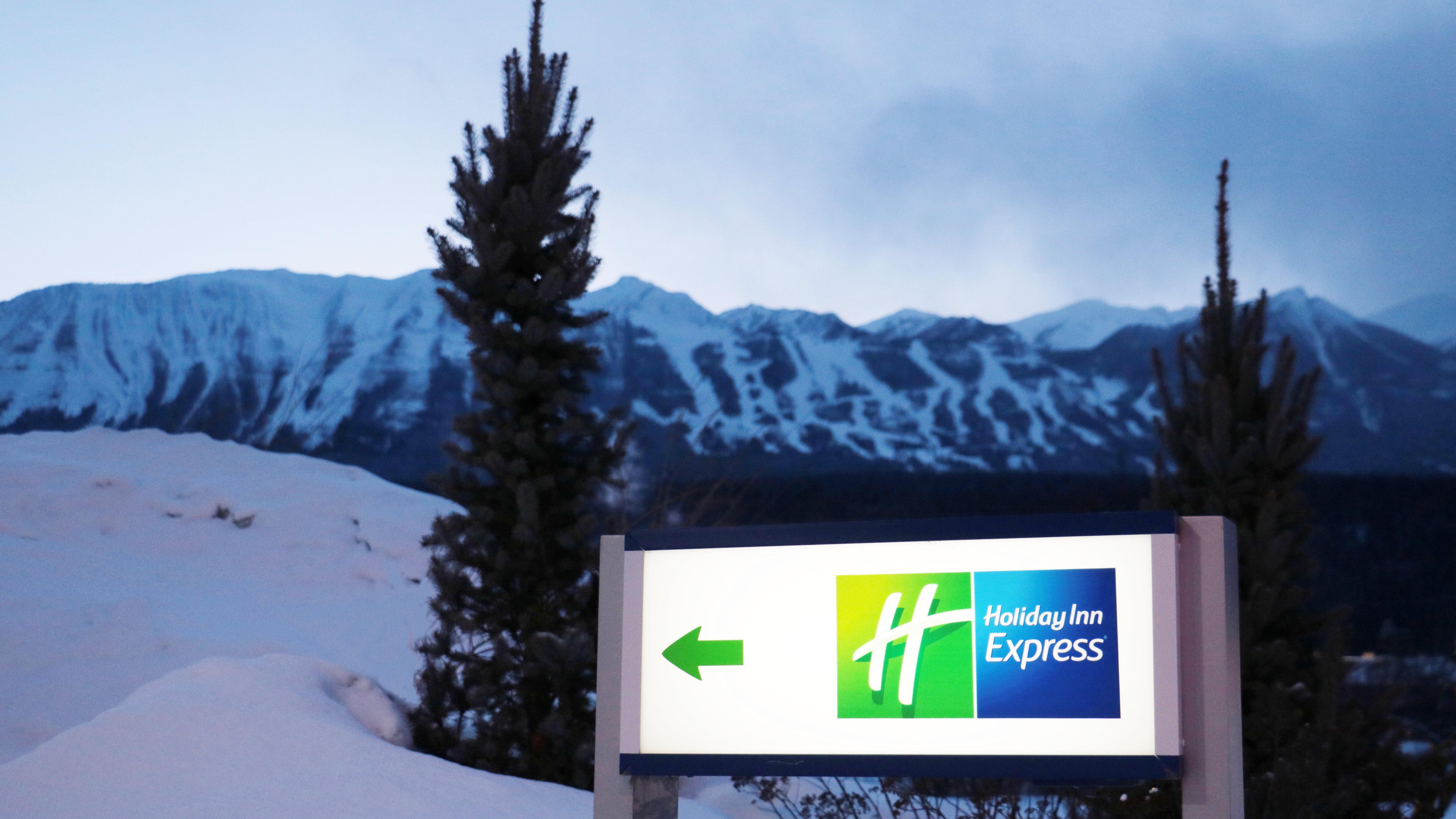 Holiday Inn Express Golden-Kicking Horse By Ihg Exteriér fotografie