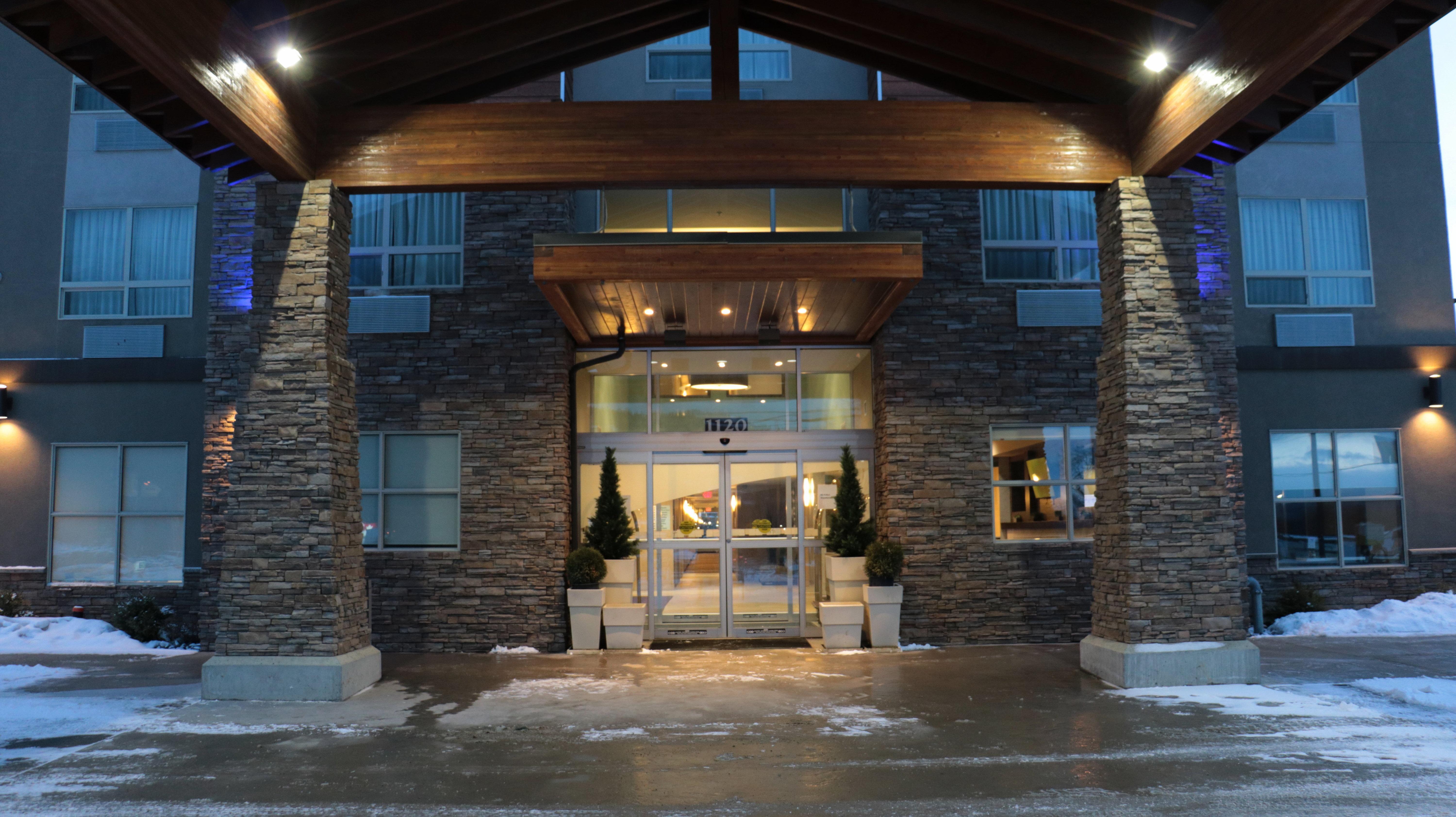 Holiday Inn Express Golden-Kicking Horse By Ihg Exteriér fotografie