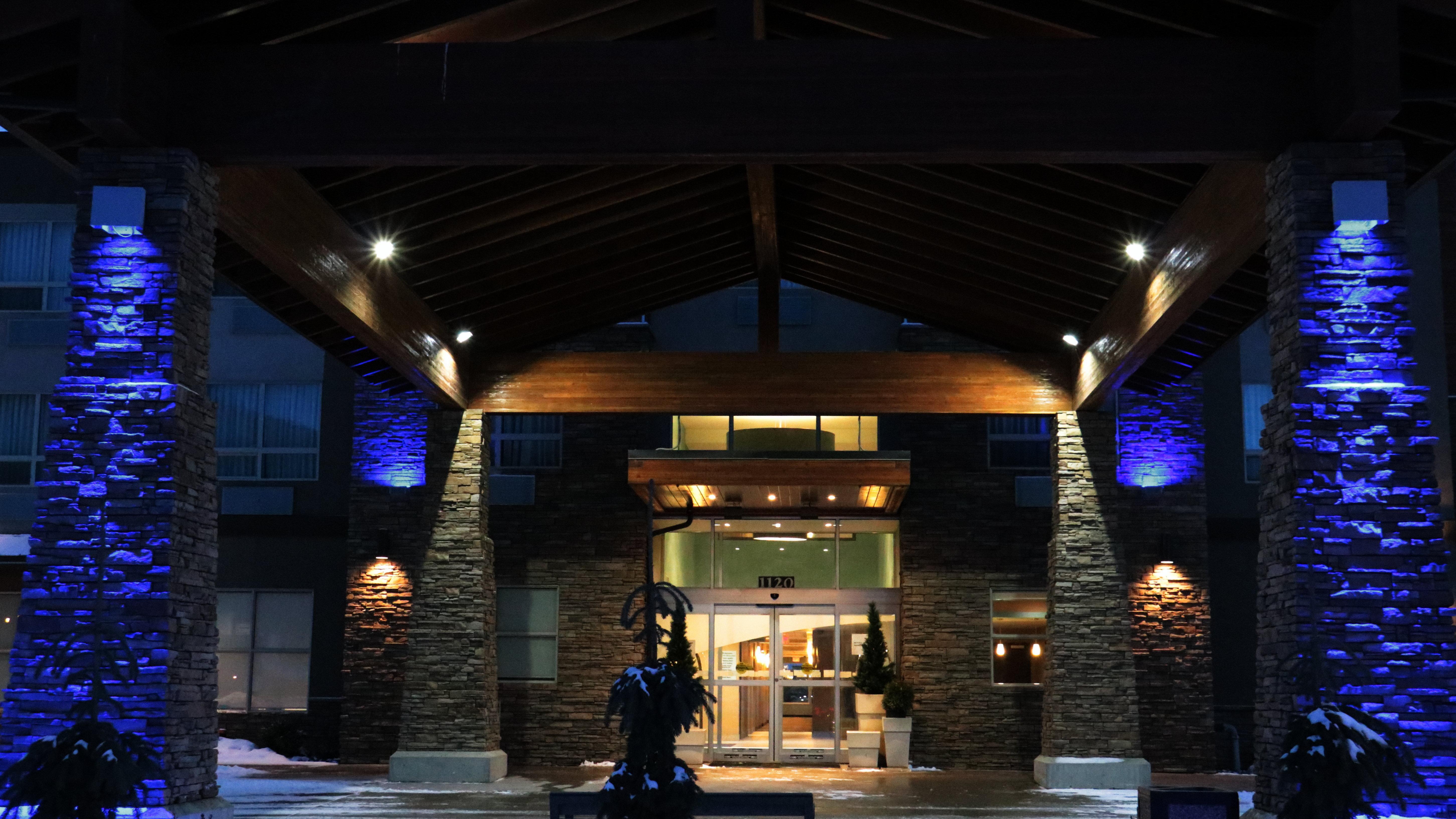 Holiday Inn Express Golden-Kicking Horse By Ihg Exteriér fotografie