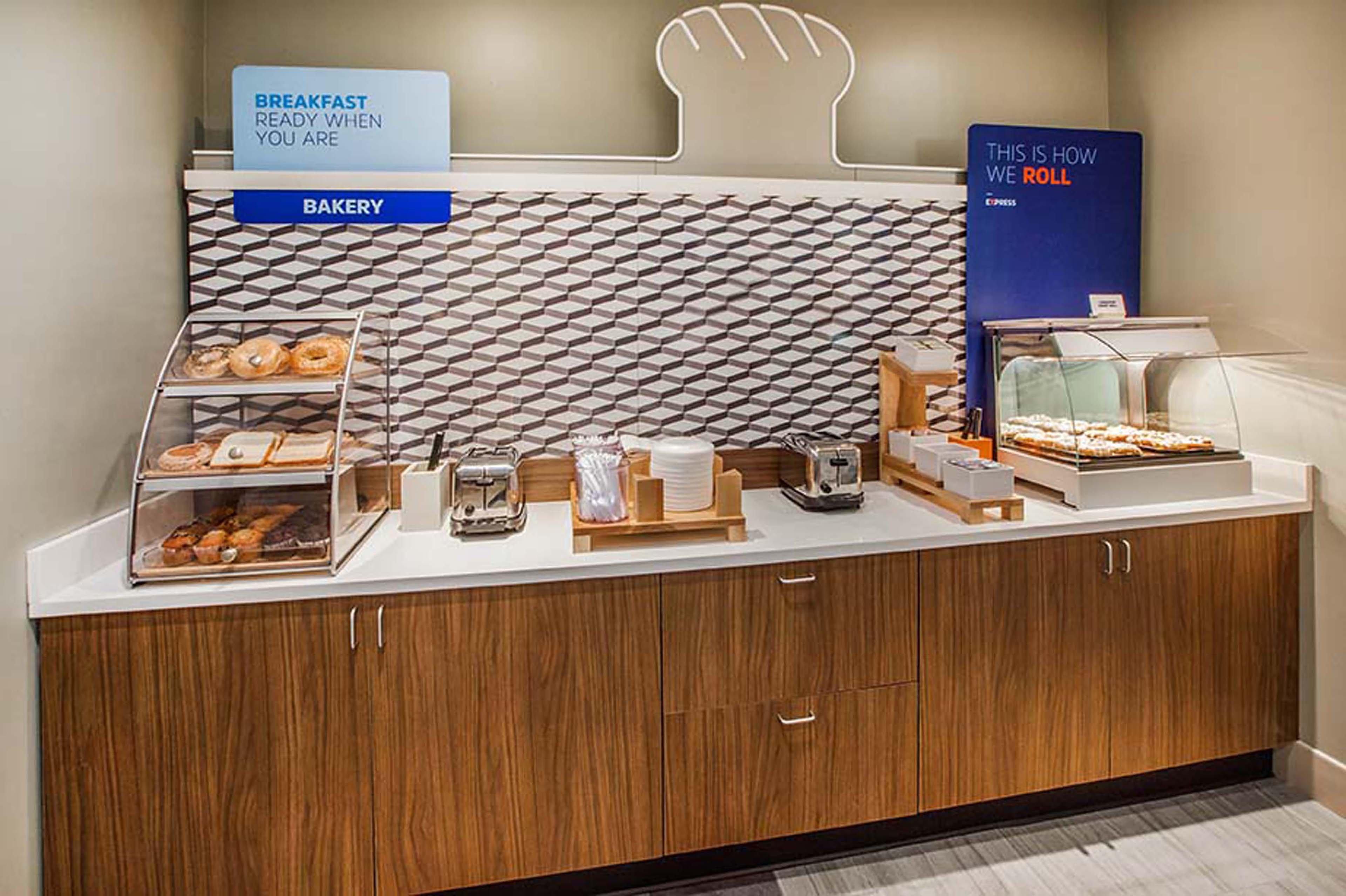 Holiday Inn Express Golden-Kicking Horse By Ihg Exteriér fotografie