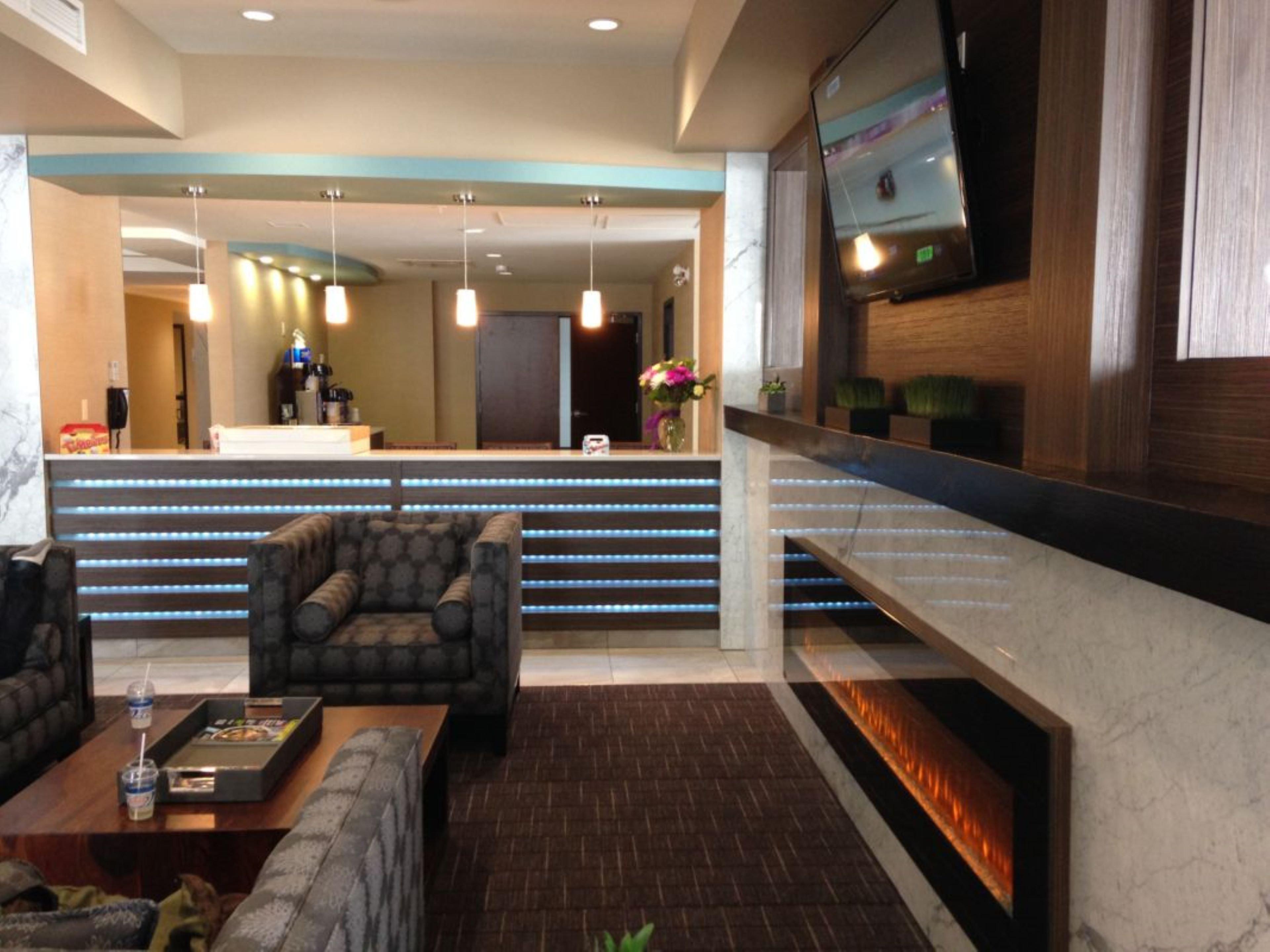 Holiday Inn Express Golden-Kicking Horse By Ihg Exteriér fotografie